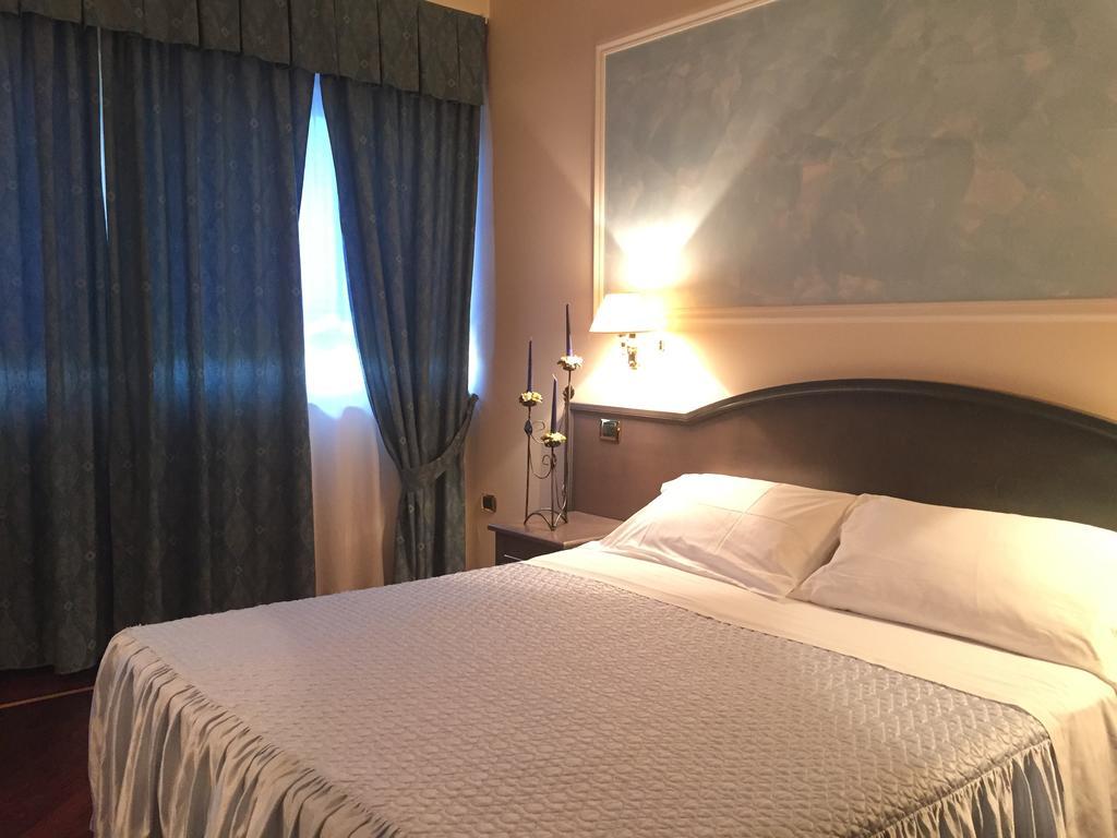 Oscar E Amorina Montegiorgio Room photo