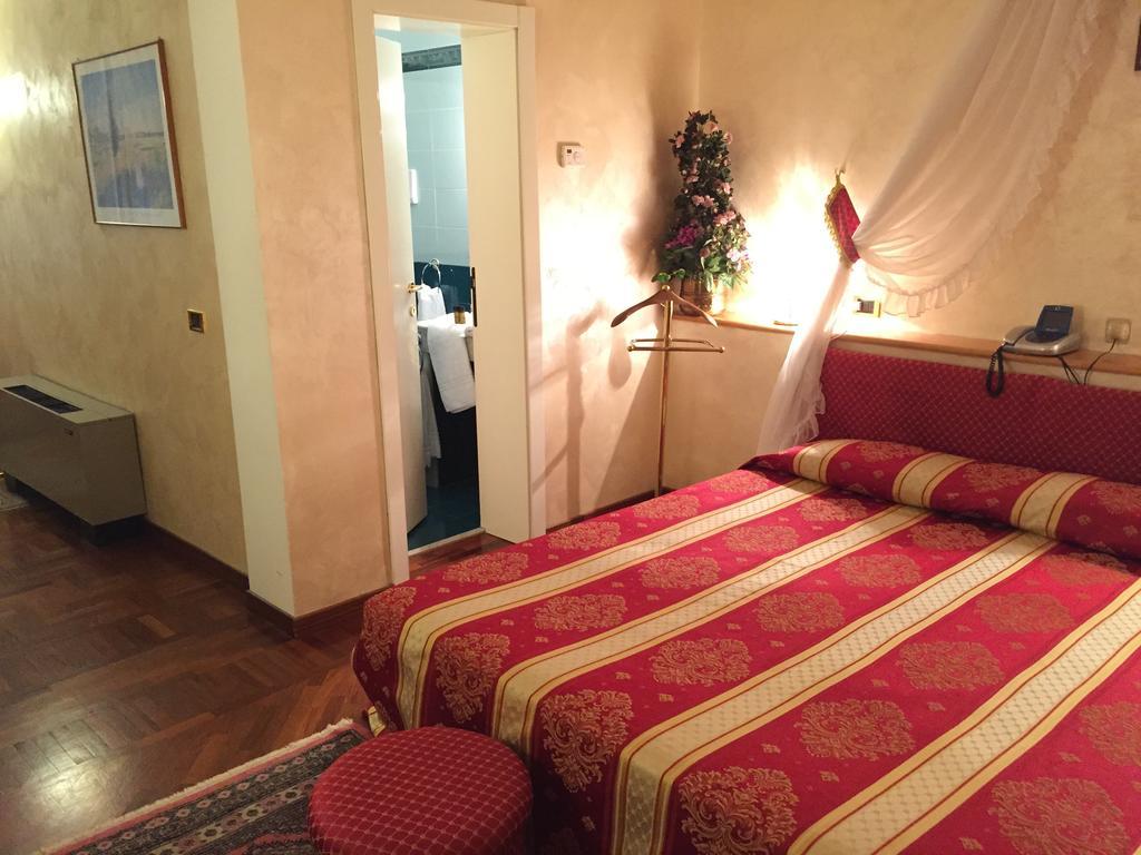 Oscar E Amorina Montegiorgio Room photo