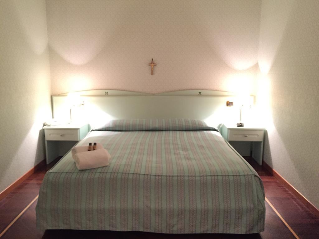 Oscar E Amorina Montegiorgio Room photo