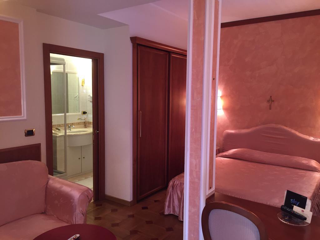 Oscar E Amorina Montegiorgio Room photo