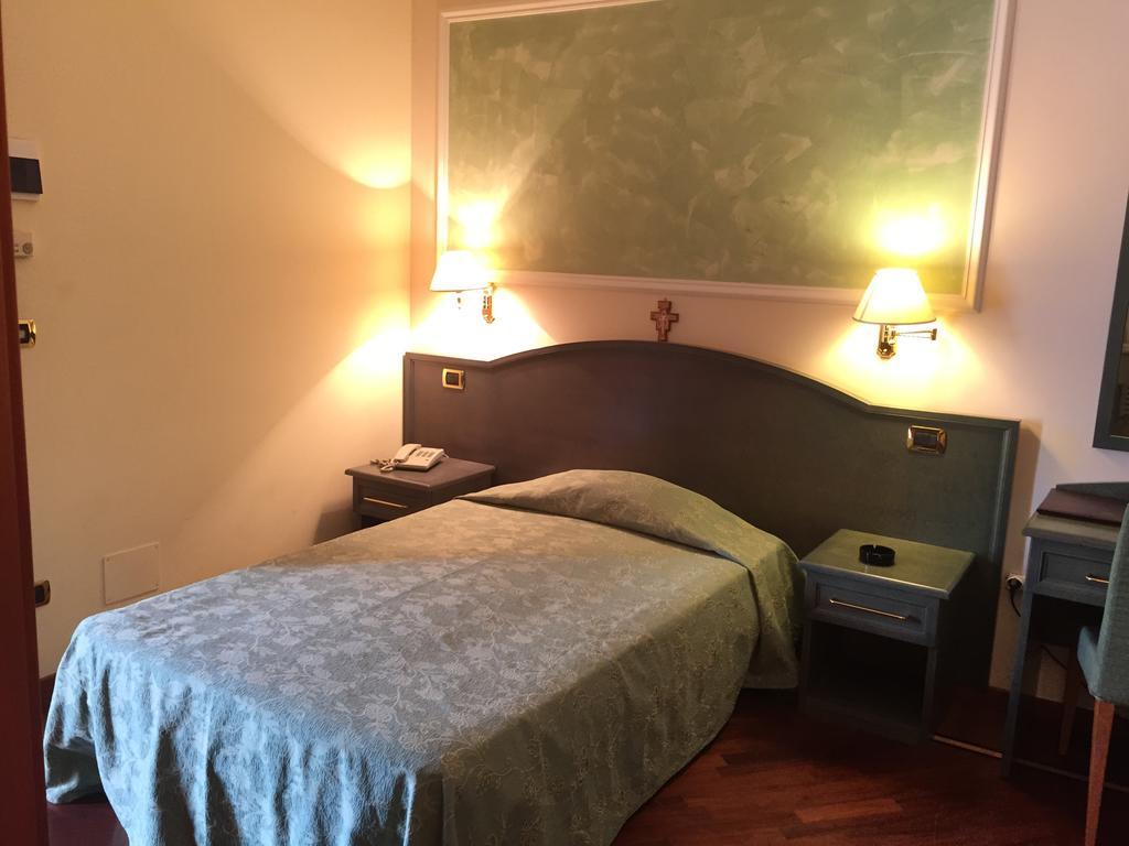 Oscar E Amorina Montegiorgio Room photo